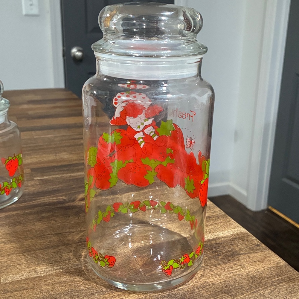 Strawberry Shortcake Canister Set of 2 - Picture 5 of 7
